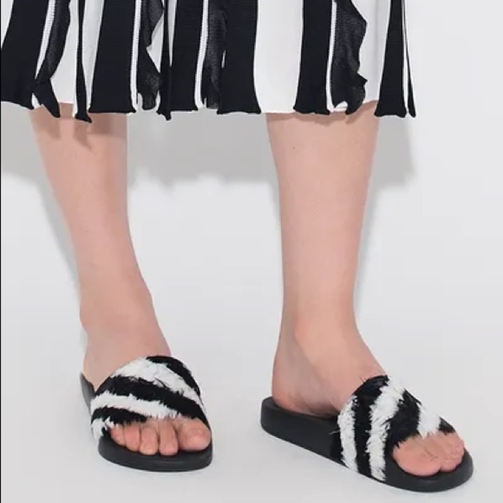 Valentino Slides